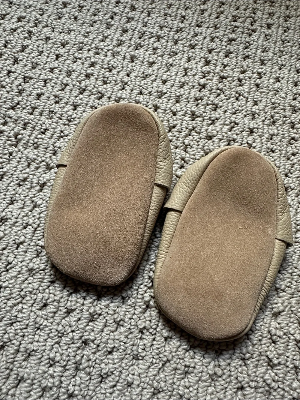 Soft Leather Baby Shoes in Beige - Elastic Moccasins
